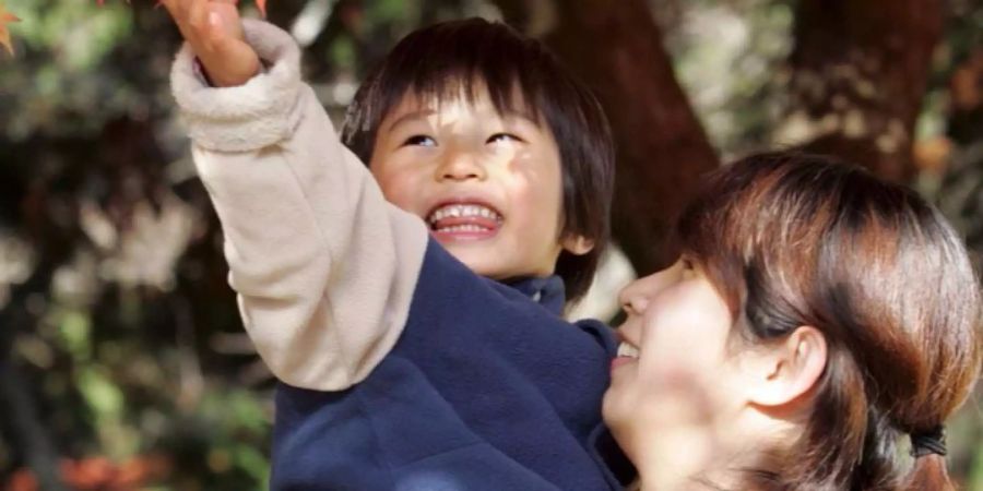 Mit dem Lachen bitten die Japaner vor Gott um Glück.