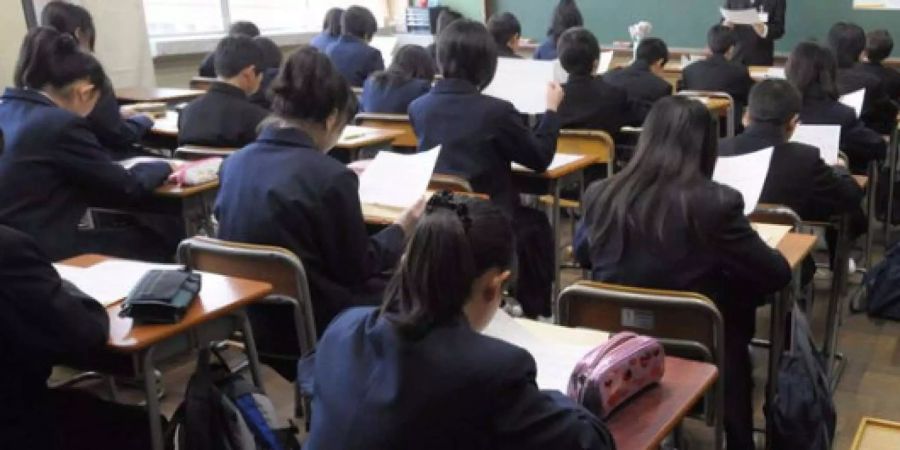 An vielen japanischen Schulen müssen Kinder mit hellen Haaren beweisen, dass es nicht gefärbt ist.