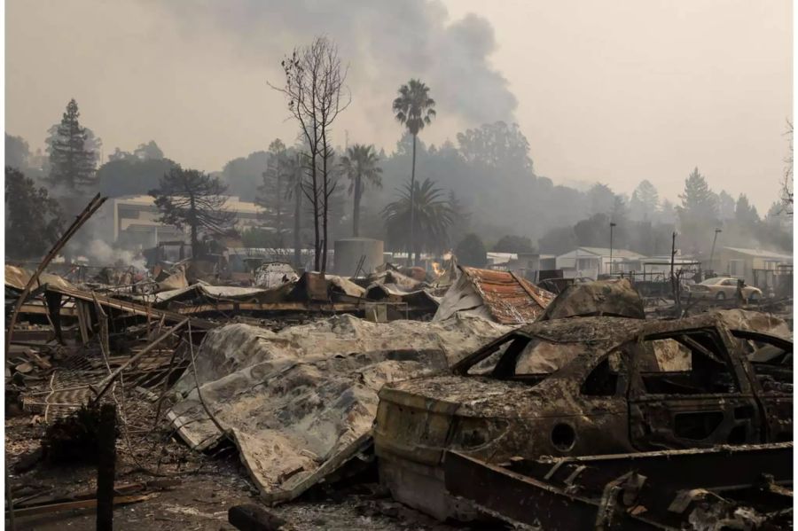 Der Kampf gegen das Feuer in Kalifornien geht weiter.