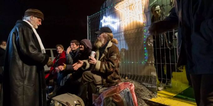 Mit dem Pfuusbus schenkte Ernst Sieber Obdachlosen ein Dach über dem Kopf. Mit dem Pfuusbus schenkte Ernst Sieber Obdachlosen ein Dach über dem Kopf.