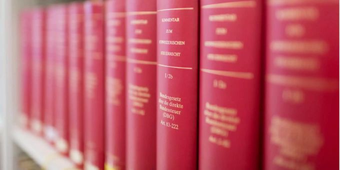 Die Schweizer Bundesverwaltung beschäftigt rund 1100 Lernende in rund 40 Berufen. Die Schweizer Bundesverwaltung beschäftigt rund 1100 Lernende in rund 40 Berufen.