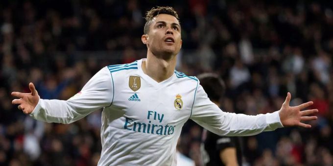 Cristiano Ronaldo ist weiterhin in Topform. Beim 6:3 gegen Girona trifft der Real-Star nicht nur im achten Spiel in Folge, sondern erzielt gleich vier der sechs Treffer selbst. Damit feiert der Portugiese ein Jubiläum: Es ist sein 50. Karriere-Hattrick. Cristiano Ronaldo ist weiterhin in Topform. Beim 6:3 gegen Girona trifft der Real-Star nicht nur im achten Spiel in Folge, sondern erzielt gleich vier der sechs Treffer selbst. Damit feiert der Portugiese ein Jubiläum: Es ist sein 50. Karriere-Hattrick.