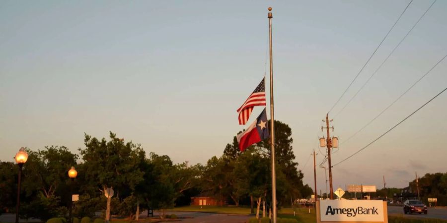 Laut US-Medienberichten wurden zudem mehrere Menschen verletzt.