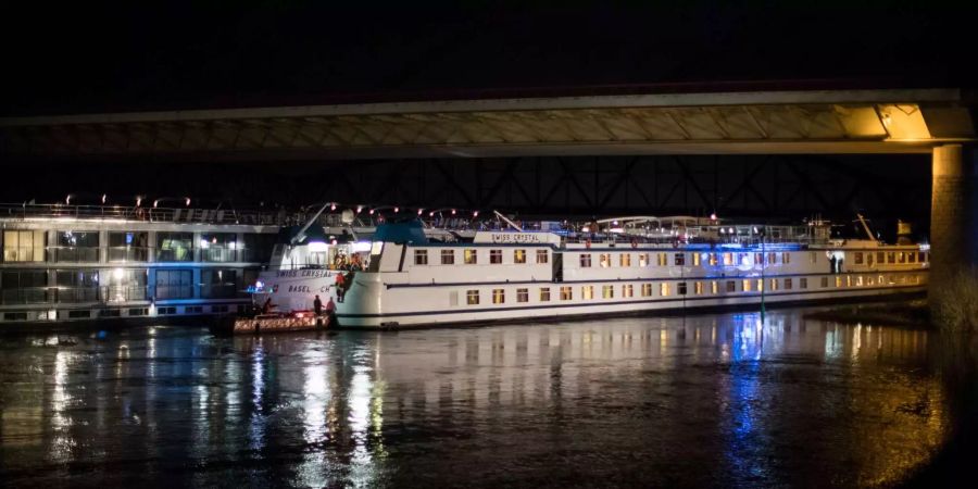 Nach aktuellem Stand sind zwei Personen schwer und 18 weitere leicht verletzt.