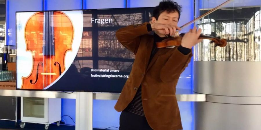 Qual der Wahl: Daniel Dodds, Leiter der Festival Strings, spielt auf der zweiten Stradivari-Geige, die seinem Orchester neu zur Verfügung steht.