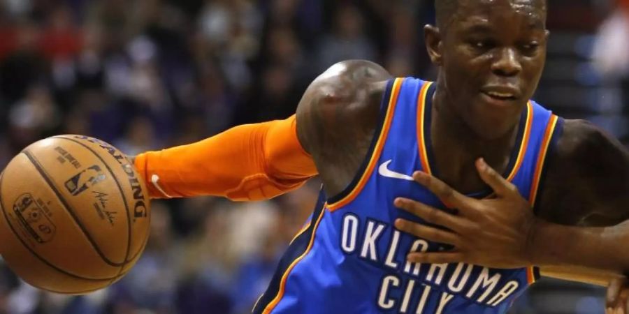 Aufbauspieler Dennis Schröder feierte mit Oklahoma City Thunder einen Auswärtssieg. Foto: Rick Scuteri/AP