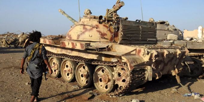 Martin Griffiths wollte die unbeständige Waffenruhe im Jemen stärken. Panzer jemen regierung