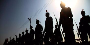 Eine Polizisten aus Pakistan