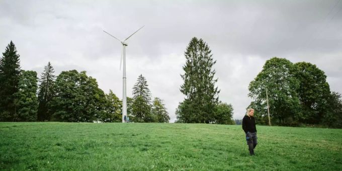 Die Windturbine bringt nicht nur Öko-Strom und energietechnische Unabhängigkeit. Sie wirbelt auch bei Pauline einiges durcheinander. Le Vent Tourne