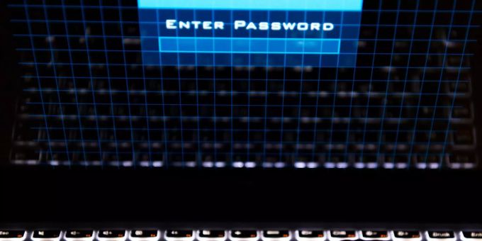 Wer bei mehreren Internetdiensten identische Passwörter verwendet, sollte mindestens das Kennwort seines E-Mail-Kontos ändern. Das E-Mail-Konto ist sozusagen die digitale Achillesferse des Internetnutzers (Symbolbild). Fenster Passwort .