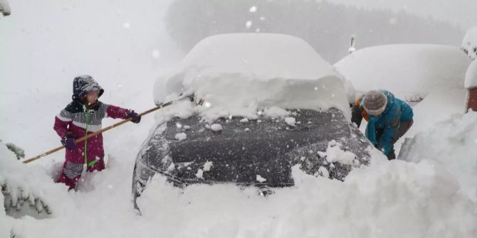 Österreich und Bayern versinken derzeit unter meterhohem Schnee.