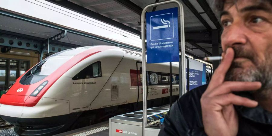 100 Tonnen Zigarettenstummeln landen jährlich auf den Gleisen der SBB.