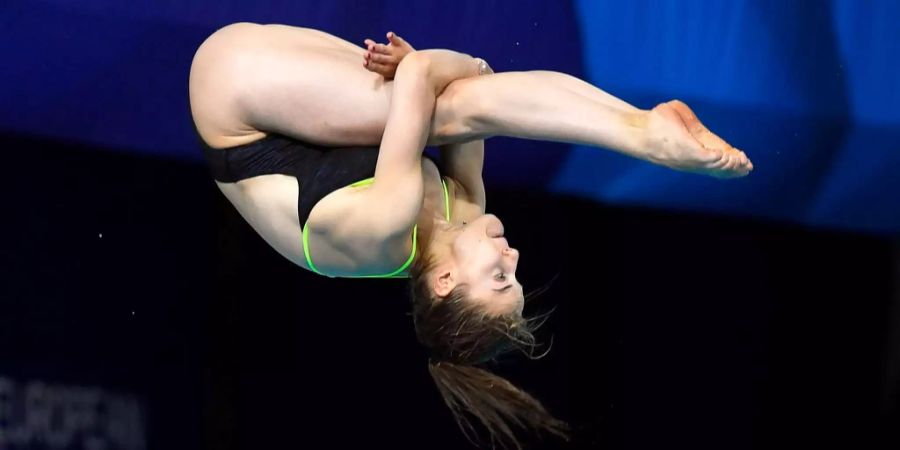 Die Schweizerin Michelle Heimberg beim Wasserspringen an der European Diving Championships in Glasgow (SCO).