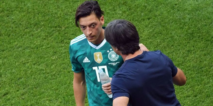 Der DFB bedauert, dass Mesut Özil nicht ausreichend vor Rassismus geschützt worden war.