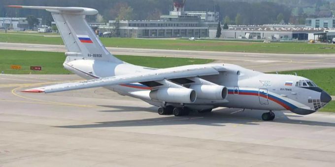 Ein russischer Regierungsflieger des Typs Iljuschin Il-76. weg russischer regierungsflieger