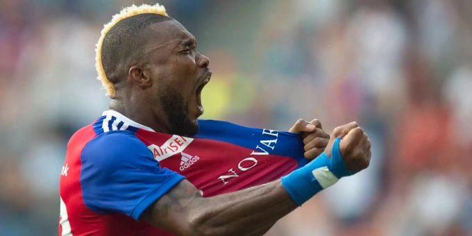 Jubel bei Basels Geoffrey Serey Dié nach dem 3:0 beim Spiel der Super League gegen GC im St. Jakob-Park Stadion. Jubel bei Basels Geoffrey Serey Dié nach dem 3:0 beim Spiel der Super League gegen GC im St. Jakob-Park Stadion.