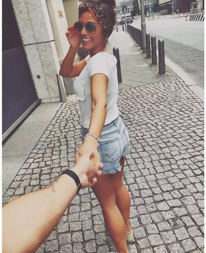 So verliebt strahlt Sarah Lombardi ihren Liebsten an. So verliebt strahlt Sarah Lombardi ihren Liebsten an.