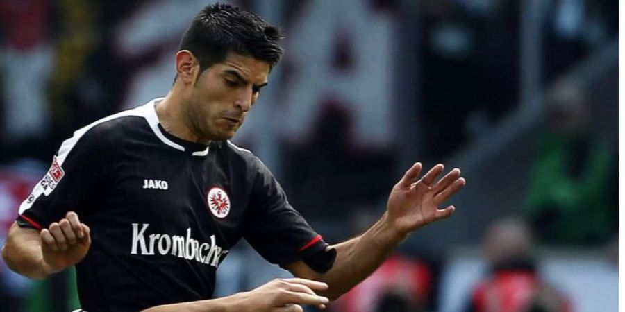 Carlos Zambrano im Dress der Eintracht Frankfurt.