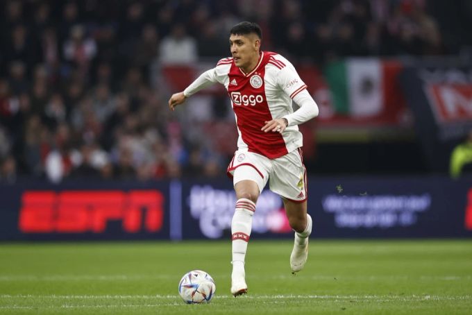 Edson Alvarez steht ganz oben auf der Wunschliste des BVB. Edson Alvarez BVB