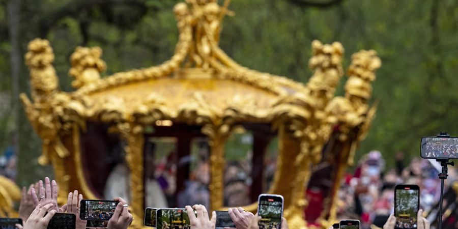 Die Londoner Polizei nahm nach eigenen Angaben am Samstag insgesamt 52 Personen unter anderem wegen Ausschreitungen, Verstössen gegen die öffentliche Ordnung und Ruhestörung fest. Foto: Andreea Alexandru/AP