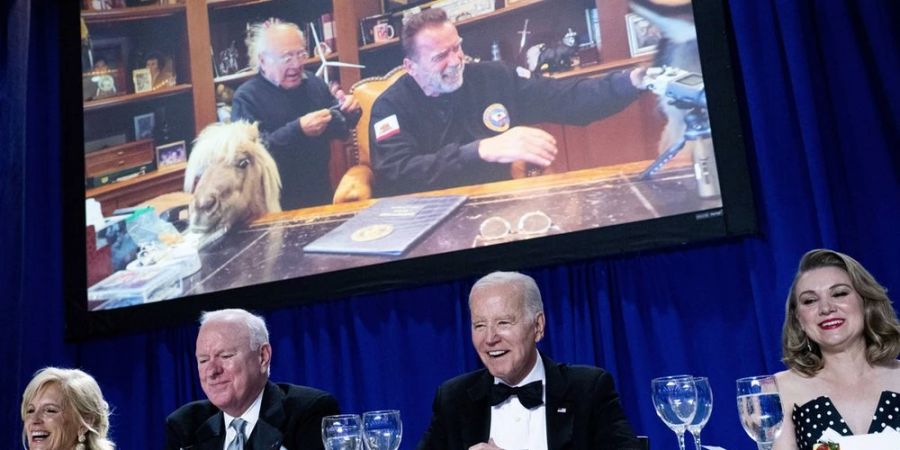 Beim «White House Correspondents' Dinner» war ein Clip mit Arnold Schwarzenegger und Danny DeVito zu sehen.