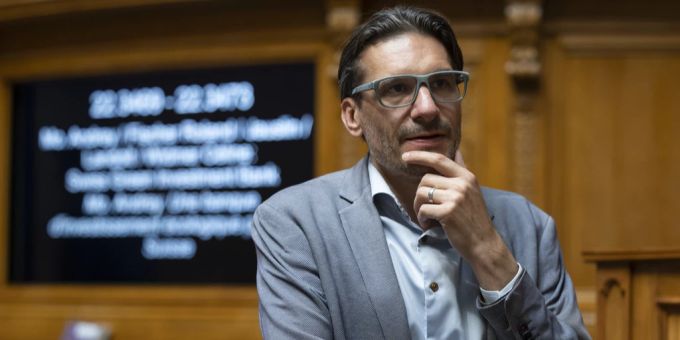Nationalrat Andrey Gerhard (Grüne) brachte eine der Motionen zur Schaffung einer Green Investment Bank ein. Nationalrat Green Investment Bank
