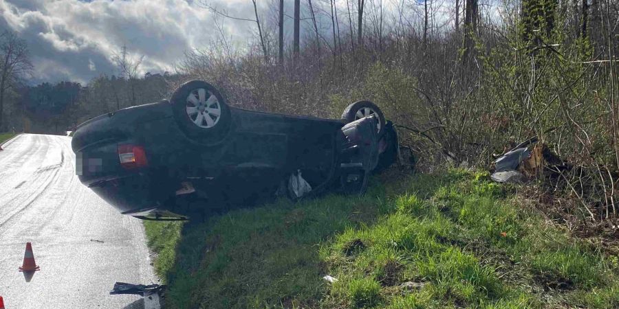 Hägendorf: Auto überschlägt sich bei Selbstunfall