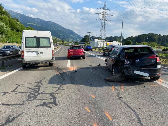 A4 Bei Küssnacht Sz Kollisionsunfall Mit Drei Fahrzeugen 4026