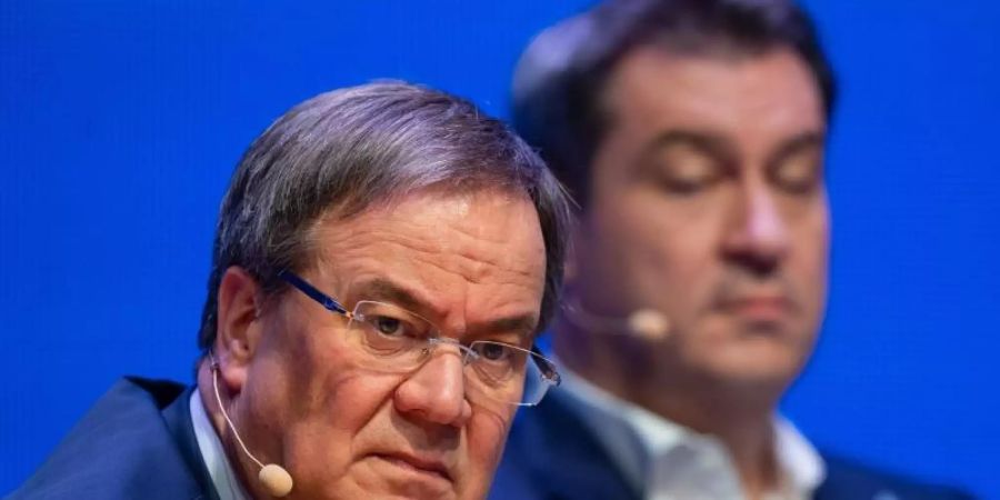 CDU-Chef Armin Laschet (l) will am Montag einen Vorschlag zur personellen Erneuerung vorlegen. Foto: Guido Kirchner/dpa
