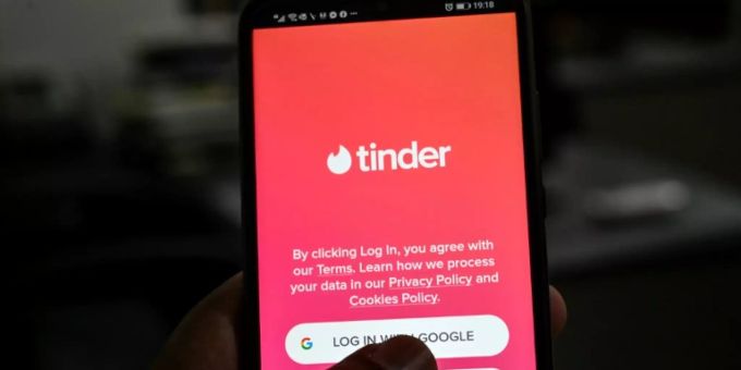 Die Tinder-App hat eine neue Funktion integriert: «Tinder Matchmaker». (Symbolbild) Tinder Matchmaker