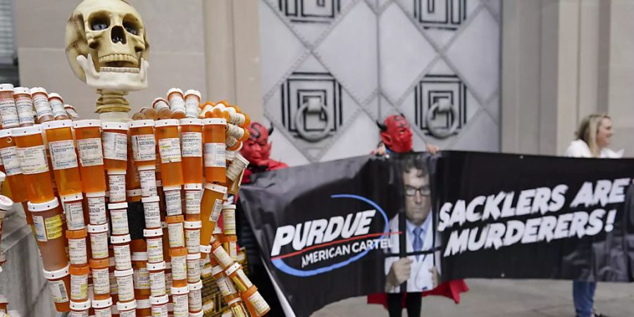 Purdue und der Eigentümerfamilie Sackler wird vorgeworfen, Schmerzmittel unter Verschleierung der Suchtgefahren aggressiv vermarktet zu haben. (Archivbild)
