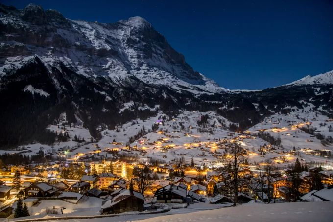 Grindelwald by night. Grindelwald by night.