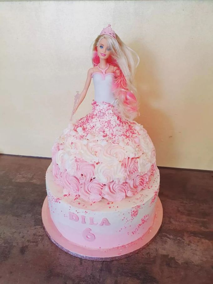 Die Geburtstagsüberraschung dürfte mit dieser Barbie-Torte gelungen sein. Nancys Naschwerk