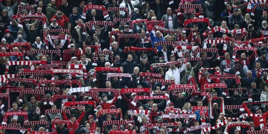 Zum Spiel des 1. FC Köln gegen Borussia Mönchengladbach dürfen 50.000 Fans ins Stadion. Foto: Rolf Vennenbernd/dpa