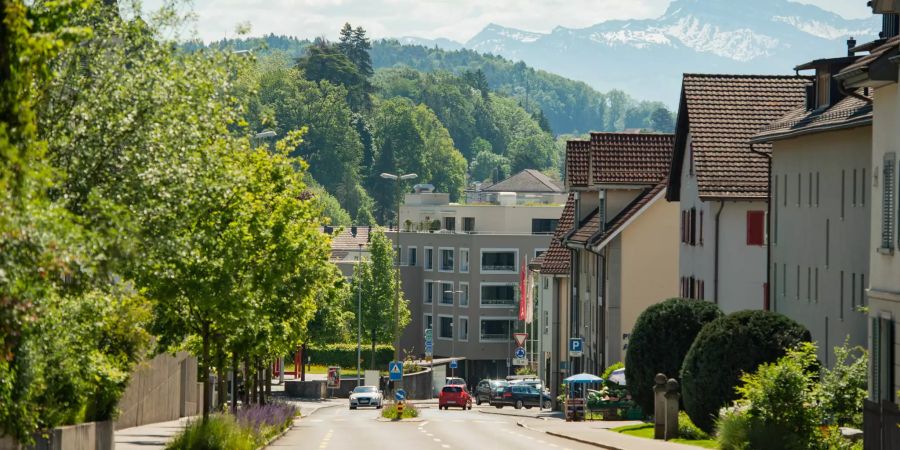 Die Schöneggstrasse in Rüti (ZH).