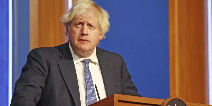 Der britische Premier Boris Johnson während einer Pressekonferenz in Downing Street. Foto: Adrian Dennis/AFP Pool/AP/dpa