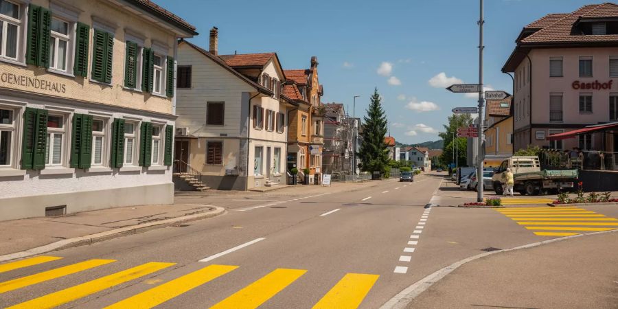 Die Wilerstrasse Richtung Sirnach.