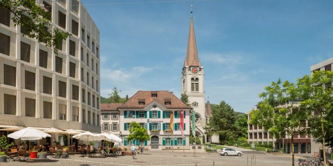 Kirchplatz mit der reformierten Kirche Altstätten (SG) im Hintergrund. Kirchplatz mit der reformierten Kirche Altstätten (SG) im Hintergrund.