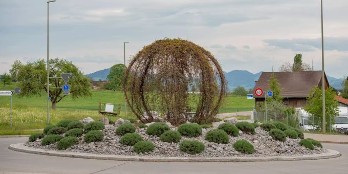 Kreisel in Richtung Stäfa im Kanton Zürich. Kreisel in Richtung Stäfa im Kanton Zürich.