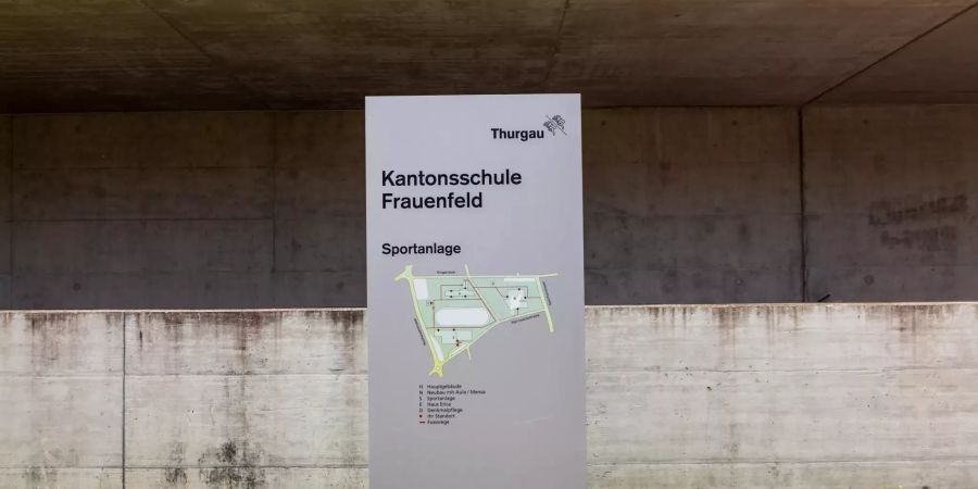 Schild der Kantonsschule Frauenfeld.