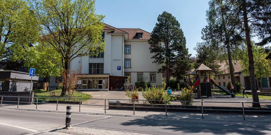 Schule Lyssbach an der Kirchenfeldstrasse 5-7 in Lyss.