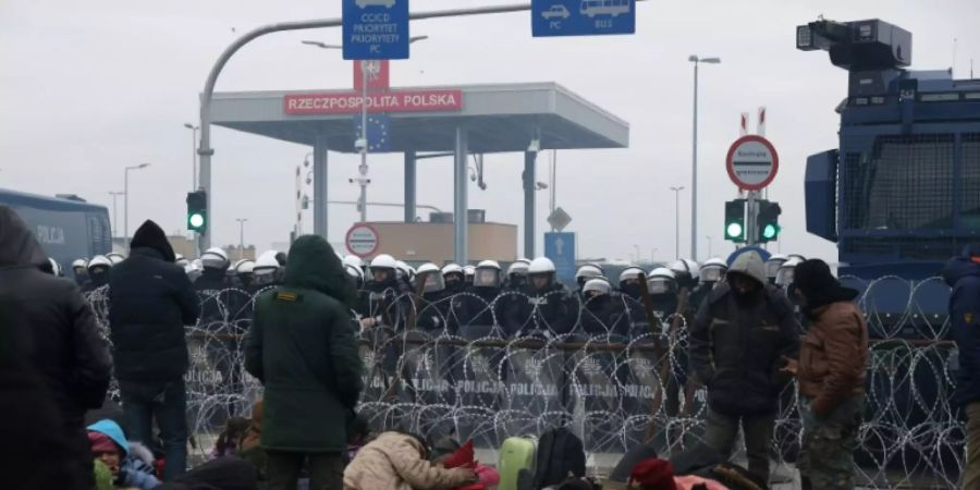 Migranten am Grenzübergang Kuznica