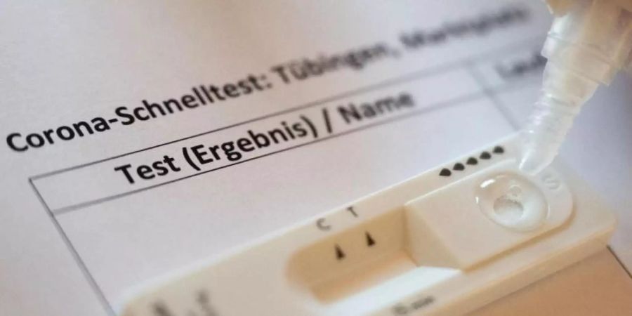 Die Gesundheitsämter meldeten dem Robert Koch-Institut erneut mehr als 30.000 Neuinfektionen. Foto: Marijan Murat/dpa