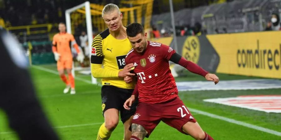 Bayern-Profi Lucas Hernández (r) hat wieder Spass an seinem Job. Foto: Bernd Thissen/dpa