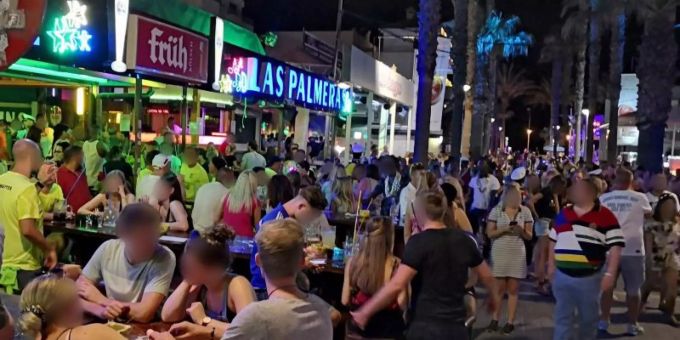 Mallorcas Ballermann ist als Partyhochburg bekannt. Doch viele Politiker, Hoteliers und Restaurant-Inhaber wollen dem Sauftourismus ein Ende bereiten. Foto: Michael Wrobel/Birdy Media/dpa Mallorcas Ballermann ist als Partyhochburg bekannt. Doch viele Politiker, Hoteliers und Restaurant-Inhaber wollen dem Sauftourismus ein Ende bereiten. Foto: Michael Wrobel/Birdy Media/dpa