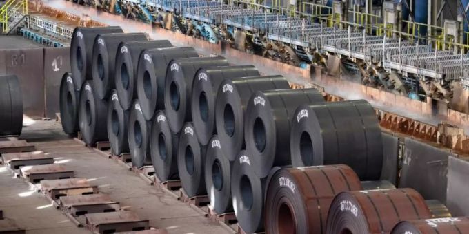 Wiesbaden/Berlin - Schwächephase in der deutschen Industrie setzt sich fort