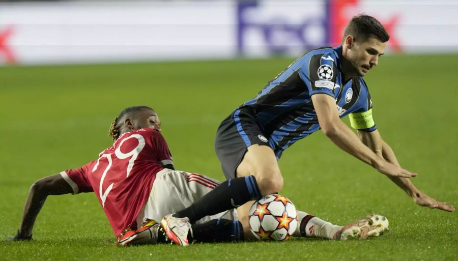 Nati-Star Remo Freuler (r.) führt mit Atalanta bis kurz vor Schluss.