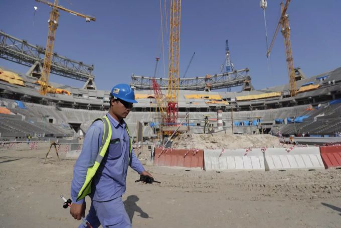 Ein Arbeiter auf einer der Baustellen für die WM 2022 in Katar. WM 2022 Katar Baustelle