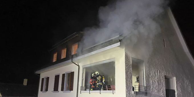 Es entstand hoher Sachschaden. Brand
