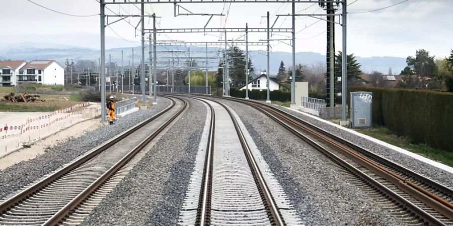 Der Bahnverkehr auf der SBB-Ost-West-Achse ist auf der Höhe Tolochenaz VD  nach einer Gleisabsenkung unterbrochen. (Symbolbild)